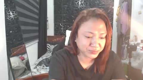 Snapshot of dazzlinglady44 chatting on 12/18/24, 11:24 stephaniechim online show from 12/18/24, 11:24