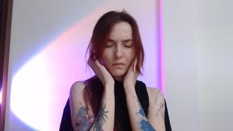 Snapshot of dead_girll chatting on 10/16/25, 12:44 freak online show from 10/16/25, 12:44