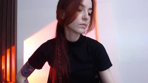 Snapshot of dead_girll chatting on 10/24/25, 12:19 freak online show from 10/24/25, 12:19