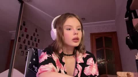 Dee online show from 06/03/26, 02:33