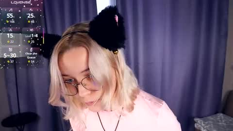 Charlie 18yo online show from 10/31/25, 05:19