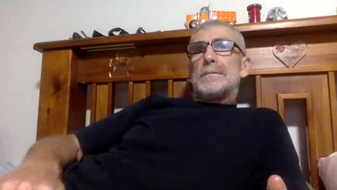 Snapshot of deanofflove2210 chatting on 01/04/25, 01:10 deanofflove2210 online show from 01/04/25, 01:10