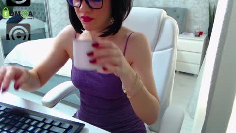 Elly online show from 01/28/25, 11:17