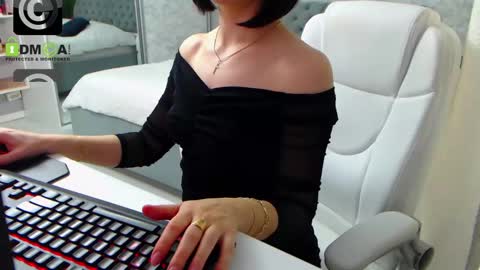 Elly online show from 02/16/25, 09:48