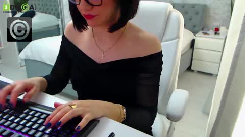 Elly online show from 02/26/25, 09:53