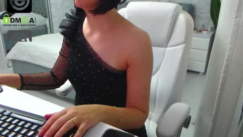 Snapshot of dear_ellisse chatting on 10/07/25, 08:44 Elly online show from 10/07/25, 08:44