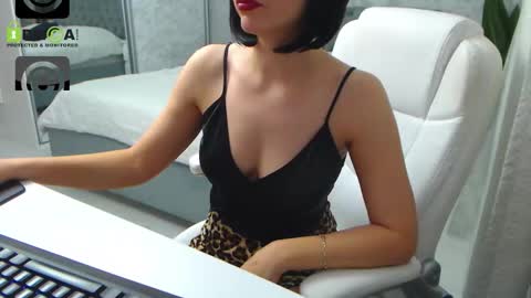 Snapshot of dear_ellisse chatting on 10/09/25, 08:12 Elly online show from 10/09/25, 08:12