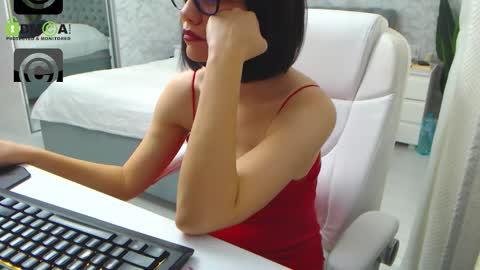 Elly online show from 11/17/25, 09:15