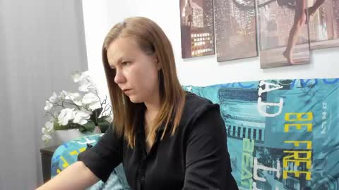 Snapshot of dear_hollyy chatting on 05/13/26, 02:09 Holly online show from 05/13/26, 02:09