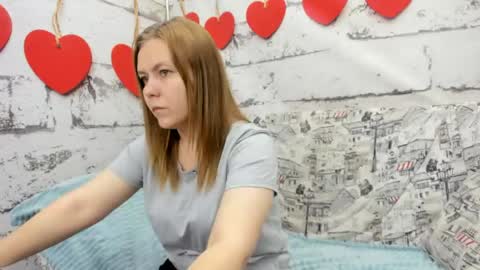 Snapshot of dear_hollyy chatting on 05/29/26, 01:14 Holly online show from 05/29/26, 01:14