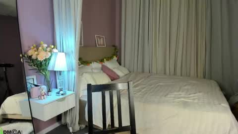 Snapshot of dearly_emily chatting on 05/10/26, 05:18 Emily GMT2 Mon 10 AM - 4 PM Wed 10 AM - 4 PM Thu 10 AM - 4 PM Fri 10 AM - 4 PM Sat 10 AM - 4 PM online show from 05/10/26, 05:18