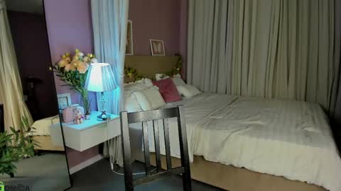 Snapshot of dearly_emily chatting on 05/14/26, 05:20 Emily GMT2 Mon 10 AM - 4 PM Wed 10 AM - 4 PM Thu 10 AM - 4 PM Fri 10 AM - 4 PM Sat 10 AM - 4 PM online show from 05/14/26, 05:20
