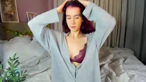 Snapshot of dearly_emily chatting on 07/10/26, 05:26 Emily GMT2 Mon 10 AM - 4 PM Wed 10 AM - 4 PM Thu 10 AM - 4 PM Fri 10 AM - 4 PM Sat 10 AM - 4 PM online show from 07/10/26, 05:26