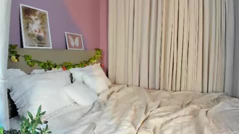 Snapshot of dearly_emily chatting on 07/12/26, 05:26 Emily GMT2 Mon 10 AM - 4 PM Wed 10 AM - 4 PM Thu 10 AM - 4 PM Fri 10 AM - 4 PM Sat 10 AM - 4 PM online show from 07/12/26, 05:26