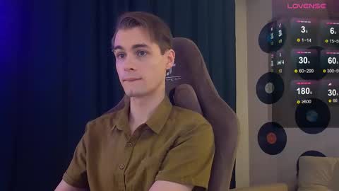 Snapshot of debugmee chatting on 11/29/25, 02:20 Samuel online show from 11/29/25, 02:20