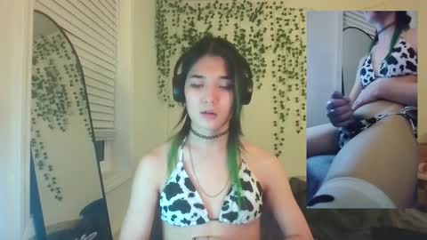 deciduousdoll online show from 09/18/25, 07:43