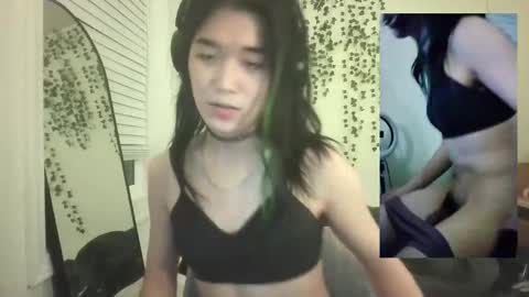 deciduousdoll online show from 09/22/25, 05:53