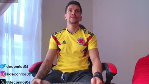 Snapshot of deconrios chatting on 10/12/25, 04:06 Santiago online show from 10/12/25, 04:06