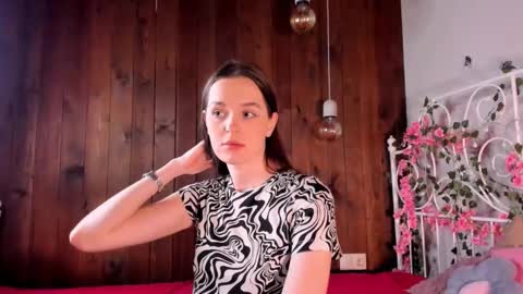 Annie online show from 10/26/25, 06:25