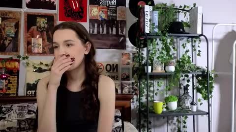 Annie online show from 10/28/25, 06:54