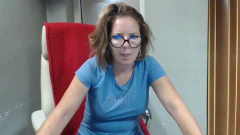 hi guys i m a cute milf i m here for good time and nice people pls be respectfool and enjoy me online show from 09/30/25, 08:52