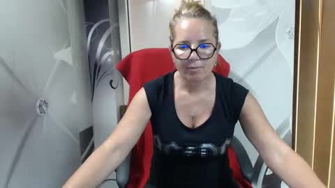 Snapshot of deepintoyourmind chatting on 05/25/26, 07:47 hi guys i m a cute milf i m here for good time and nice people pls be respectfool and enjoy me online show from 05/25/26, 07:47