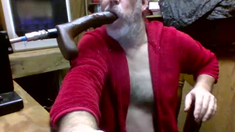 Snapshot of deepthroat227 chatting on 01/24/25, 08:43 Deepthroat My Big Dildos online show from 01/24/25, 08:43