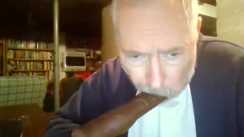 Snapshot of deepthroat227 chatting on 02/13/25, 05:01 Deepthroat My Big Dildos online show from 02/13/25, 05:01