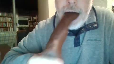 Snapshot of deepthroat227 chatting on 02/21/25, 08:16 Deepthroat My Big Dildos online show from 02/21/25, 08:16