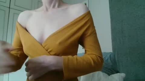 Snapshot of deessedivine chatting on 09/25/25, 01:48 KamiDevi online show from 09/25/25, 01:48