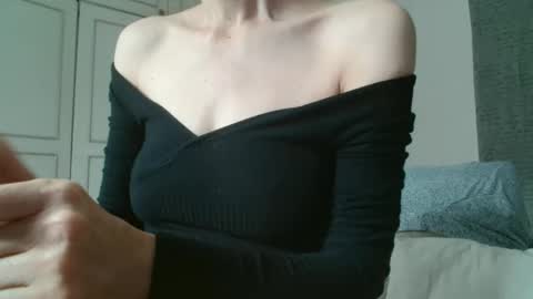 Snapshot of deessedivine chatting on 09/27/25, 02:22 KamiDevi online show from 09/27/25, 02:22