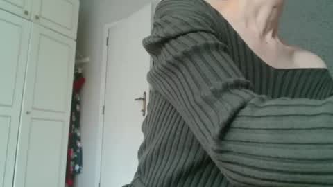 Snapshot of deessedivine chatting on 10/01/25, 02:34 KamiDevi online show from 10/01/25, 02:34