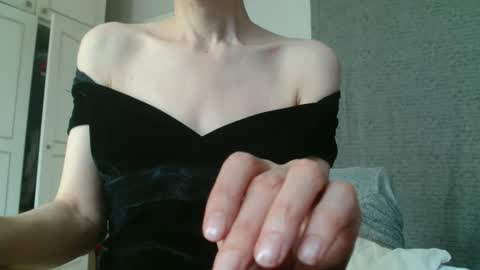 Snapshot of deessedivine chatting on 10/04/25, 02:15 KamiDevi online show from 10/04/25, 02:15