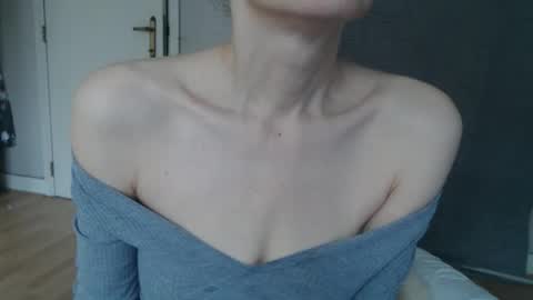 Snapshot of deessedivine chatting on 10/10/25, 03:11 KamiDevi online show from 10/10/25, 03:11