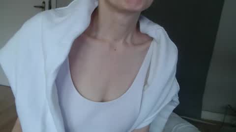 Snapshot of deessedivine chatting on 10/13/25, 02:39 KamiDevi online show from 10/13/25, 02:39