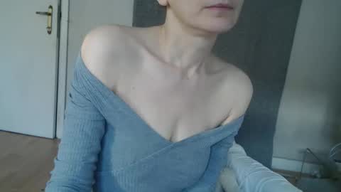 Snapshot of deessedivine chatting on 10/20/25, 02:39 KamiDevi online show from 10/20/25, 02:39