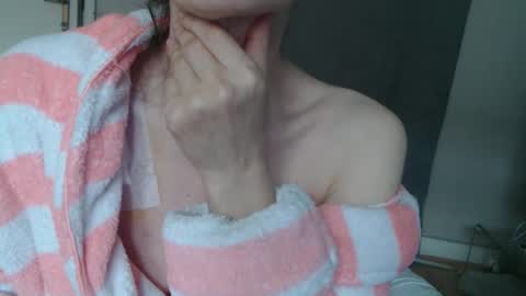 Snapshot of deessedivine chatting on 10/24/25, 12:45 KamiDevi online show from 10/24/25, 12:45