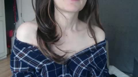 Snapshot of deessedivine chatting on 11/15/25, 02:35 KamiDevi online show from 11/15/25, 02:35