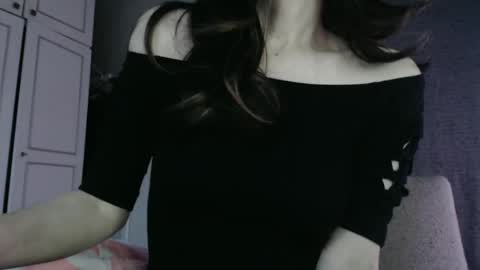 Snapshot of deessedivine chatting on 11/20/25, 03:45 KamiDevi online show from 11/20/25, 03:45