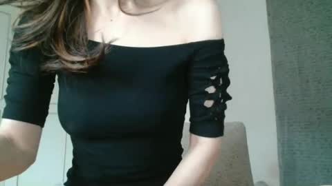 Snapshot of deessedivine chatting on 12/14/25, 02:11 KamiDevi online show from 12/14/25, 02:11