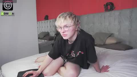 Snapshot of deficitt chatting on 12/20/24, 09:28 deficitt online show from 12/20/24, 09:28