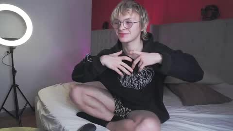 Snapshot of deficitt chatting on 12/22/24, 01:33 deficitt online show from 12/22/24, 01:33