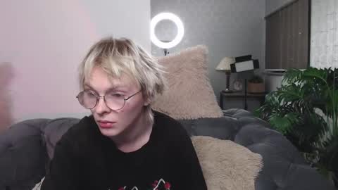 Snapshot of deficitt chatting on 12/23/24, 08:36 deficitt online show from 12/23/24, 08:36