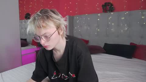 Snapshot of deficitt chatting on 12/25/24, 09:00 deficitt online show from 12/25/24, 09:00