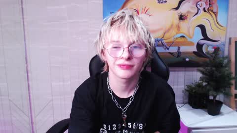 Snapshot of deficitt chatting on 01/05/25, 08:52 deficitt online show from 01/05/25, 08:52