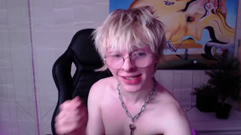 Snapshot of deficitt chatting on 01/05/25, 11:55 deficitt online show from 01/05/25, 11:55