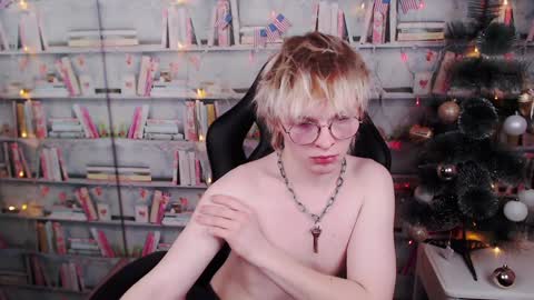 Snapshot of deficitt chatting on 01/09/25, 08:22 deficitt online show from 01/09/25, 08:22