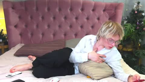 Snapshot of deficitt chatting on 01/15/25, 01:23 deficitt online show from 01/15/25, 01:23