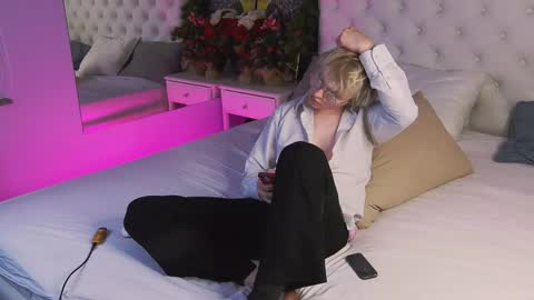 Snapshot of deficitt chatting on 01/18/25, 12:24 deficitt online show from 01/18/25, 12:24