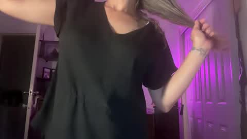 Snapshot of degeneratesaint chatting on 10/16/25, 06:47 Tori online show from 10/16/25, 06:47